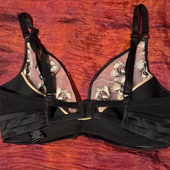 Calvin Klein CK Black Tempt Unlined Plunge Bra Black Floral Embroidered Shear - Picture 6 of 6